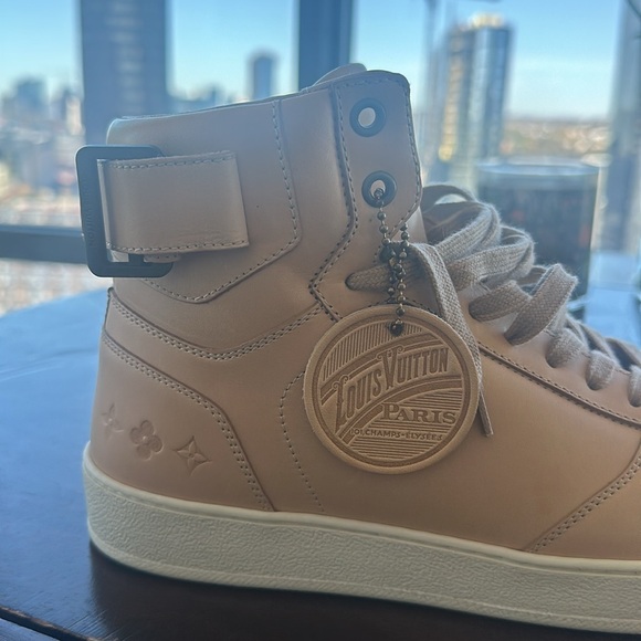 100% authentic Louis Vuitton sneakers - Picture 6 of 9